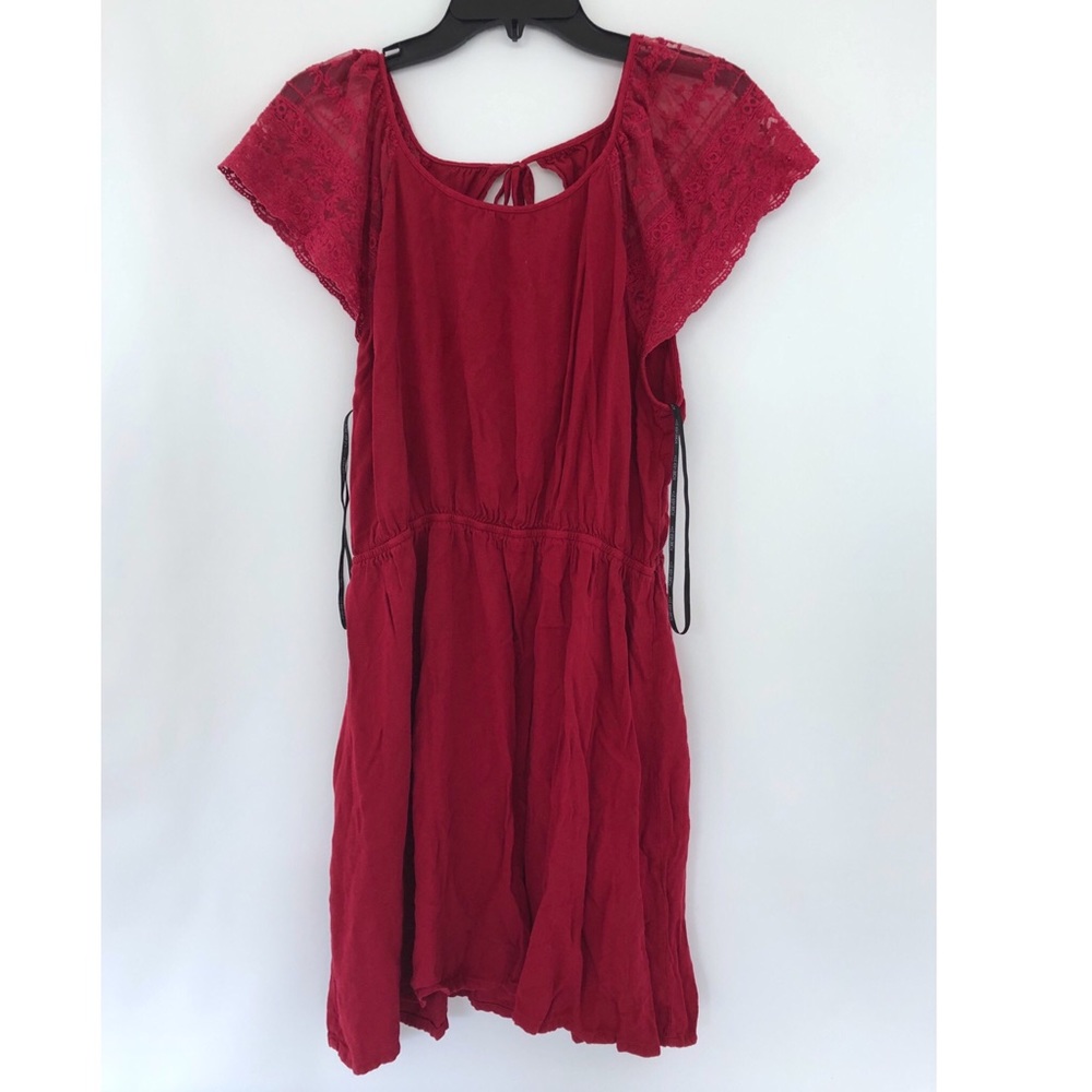 lace short sleeve dress w/ keyhole cutout